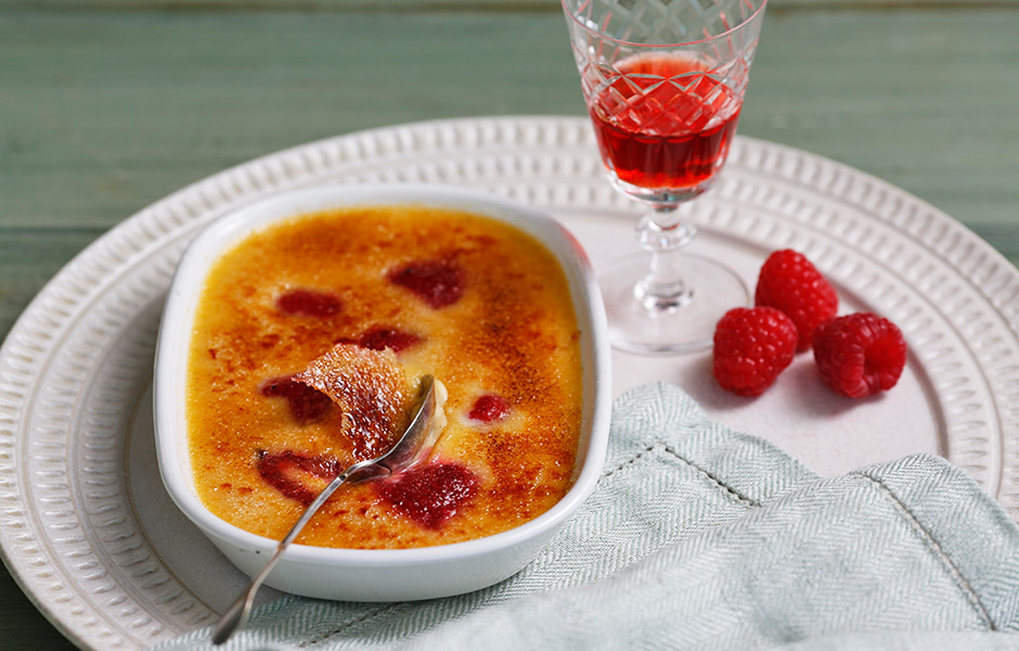 Raspberry-and-vanilla-crème-brulee